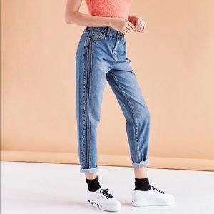BDG Mom Jeans size 27